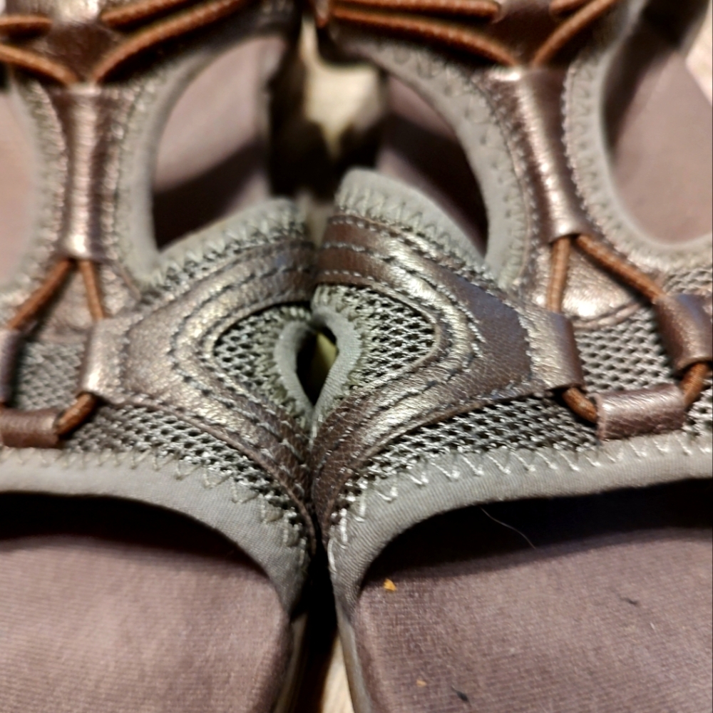 🍂 Wonderful Genuine Leather Clarks Bronze-Tan Hiking-Walking Sandals - 7 - Picture 8 of 13